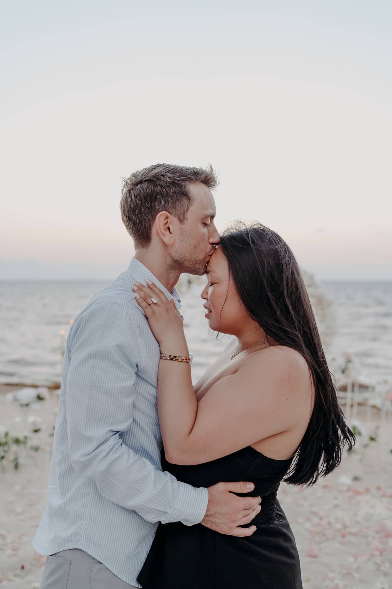 Laura & Kai 🤍
A beach surprise, planned with time and intention.
He chose every detail—and it showed. ✨